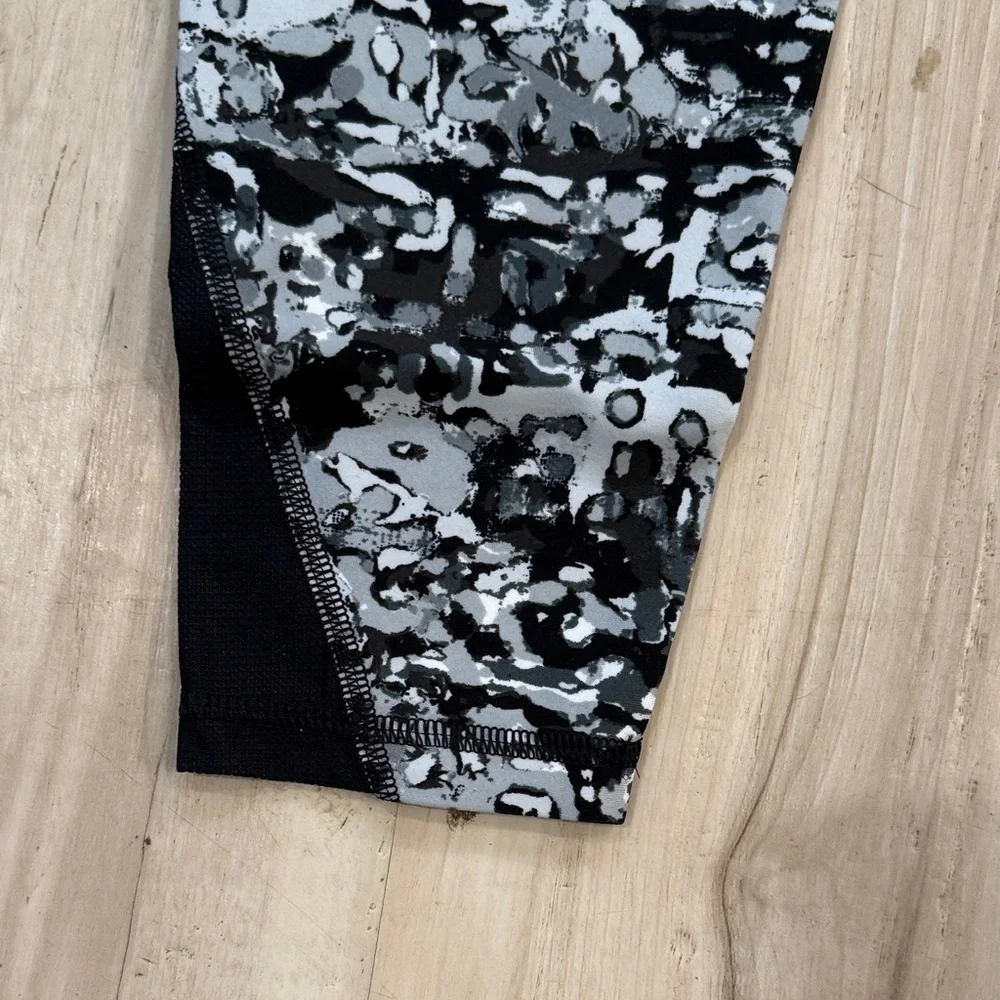 Under Armour Kids Gray & Black Camo Performance Leggings